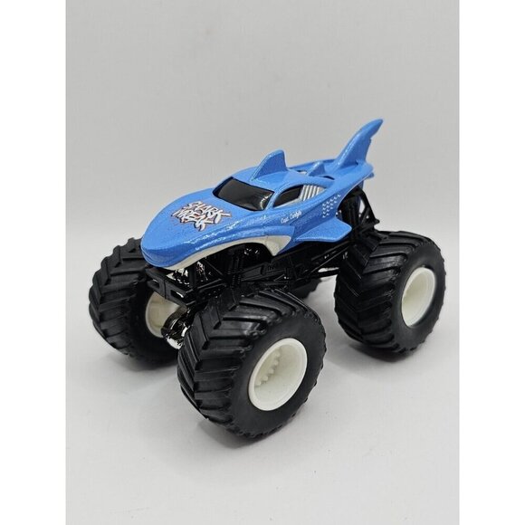 Hot Wheels Monster Jam Truck Shark Wreak 1:64 Scale Captian Carlyle Blue Matalic - Picture 1 of 11